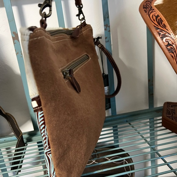 NEW Embossed green leather cowhide Floral Myra Bag ClutchCrossbody Small purse - Picture 9 of 12